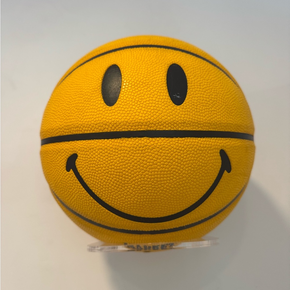 Chinatown Market smiley basketball yellow